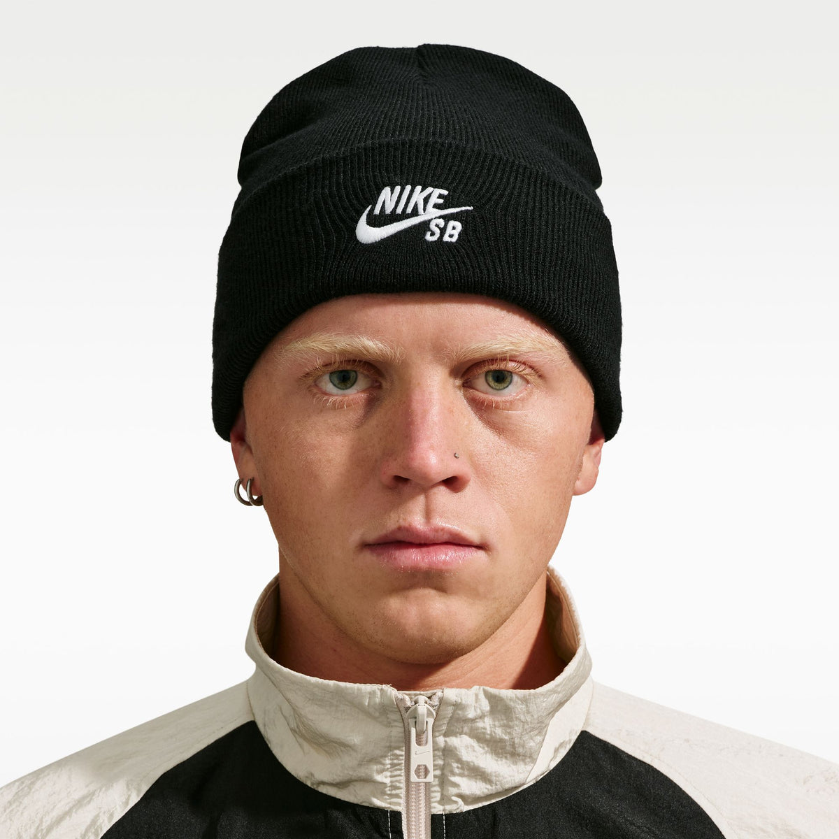 Nike Peak Black/White Beanie