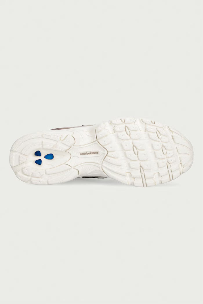 New Balance 740 Mushroom/Linen Shoes (U7403TR)