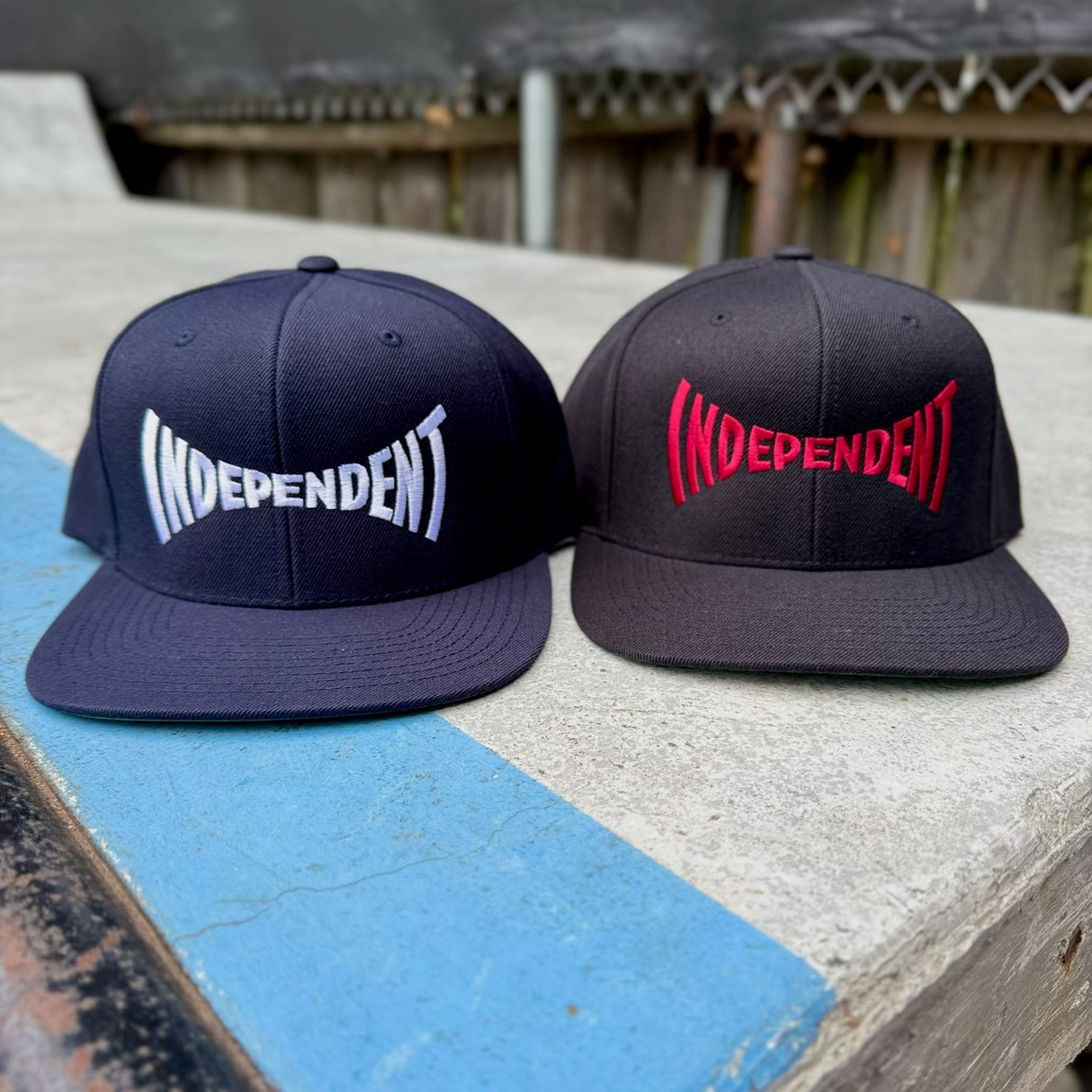 Independent Span Embroidered Dk Navy/White Snapback Structured Hat
