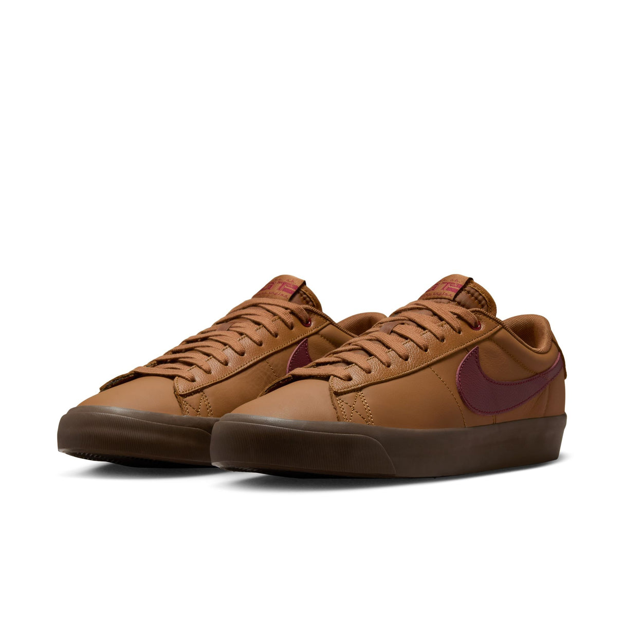 Nike SB Zoom Blazer Low Pro GT Light British Tan/Dark Team Red Shoes