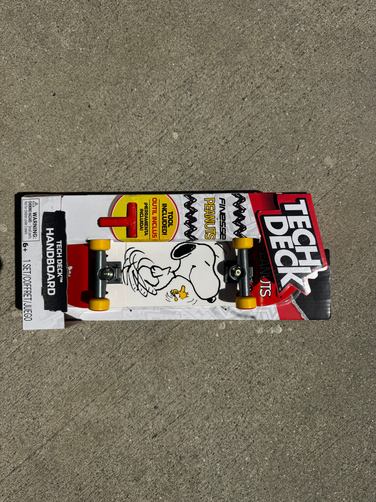 Tech Deck Finesse x Peanuts Snoopy Handboard Complete
