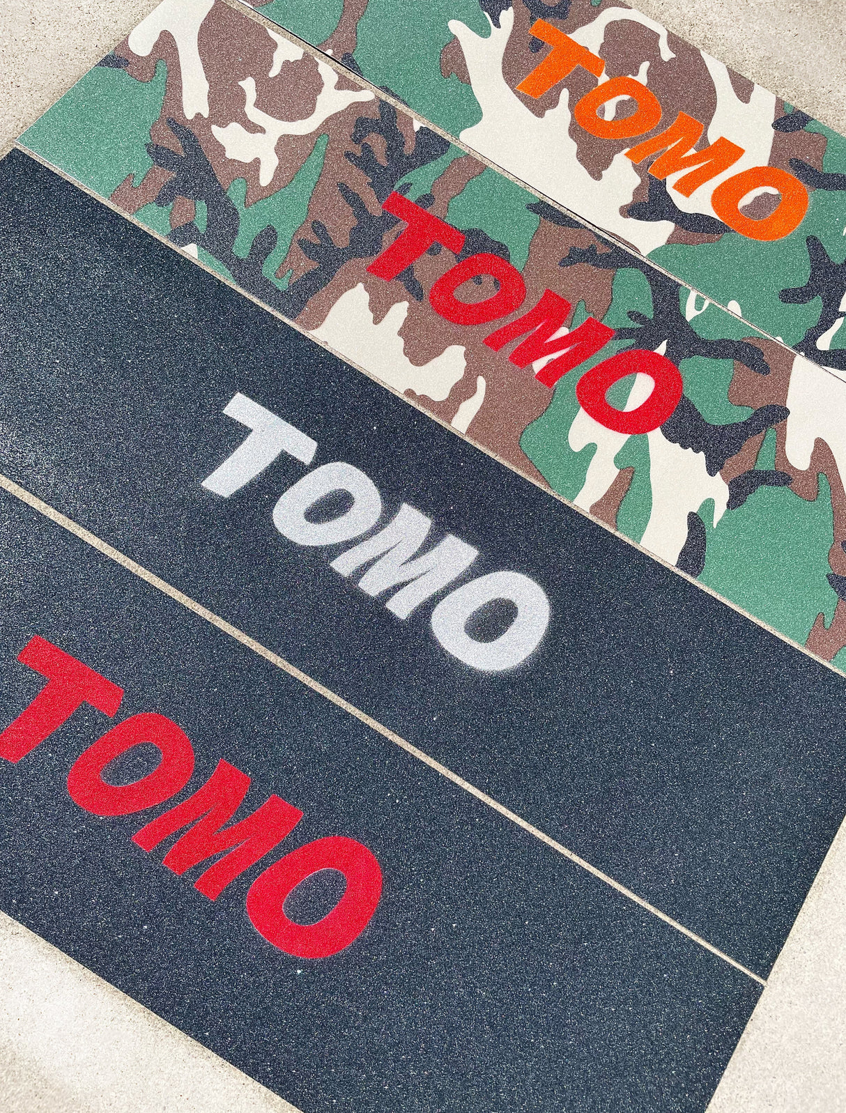 Tomo - Silver Graphic Griptape