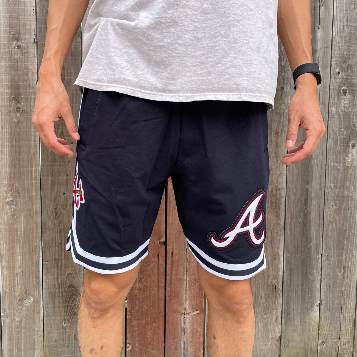 New Era Atlanta Braves Logo Select Embroidered Shorts – Long Beach